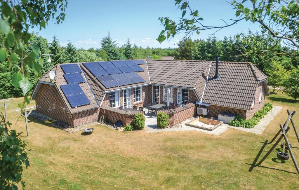Beautiful Home In Oksbl With 5 Bedrooms, Sauna And Indoor Swimming Pool