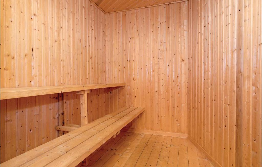 Stunning Home In Hadsund With 4 Bedrooms, Sauna And Wifi photo 4