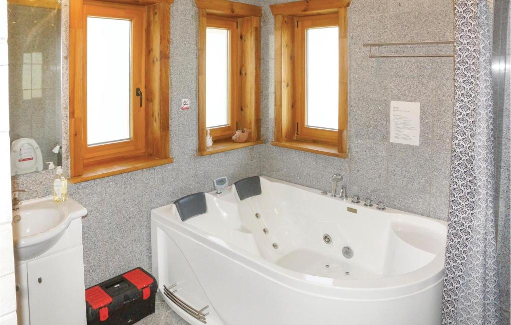 Stunning Home In Hesselager With 4 Bedrooms, Sauna And Wifi photo 4
