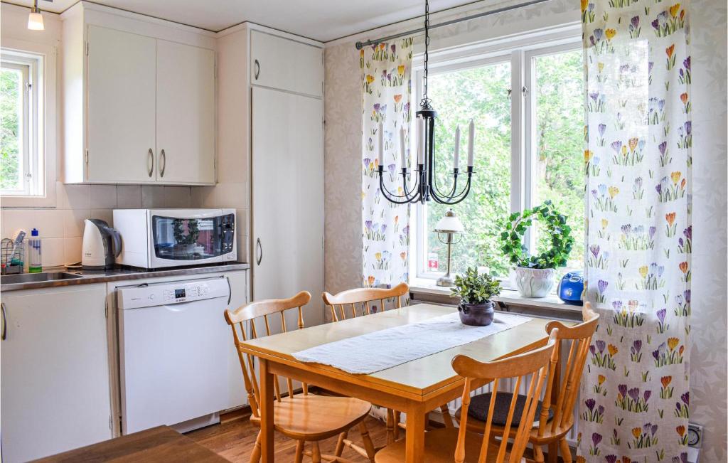 Amazing Home In Orrefors With 3 Bedrooms And Internet photo 4