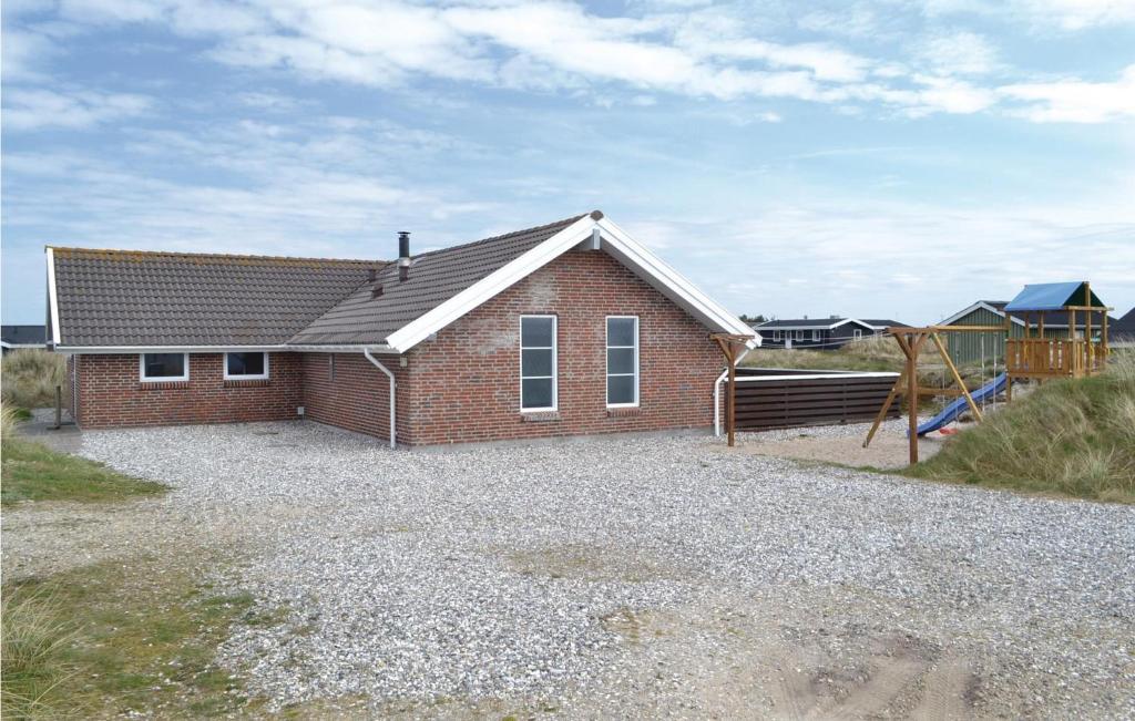 Nice Home In Hvide Sande With 4 Bedrooms, Private Swimming Pool And Indoor Swimming Pool photo 1