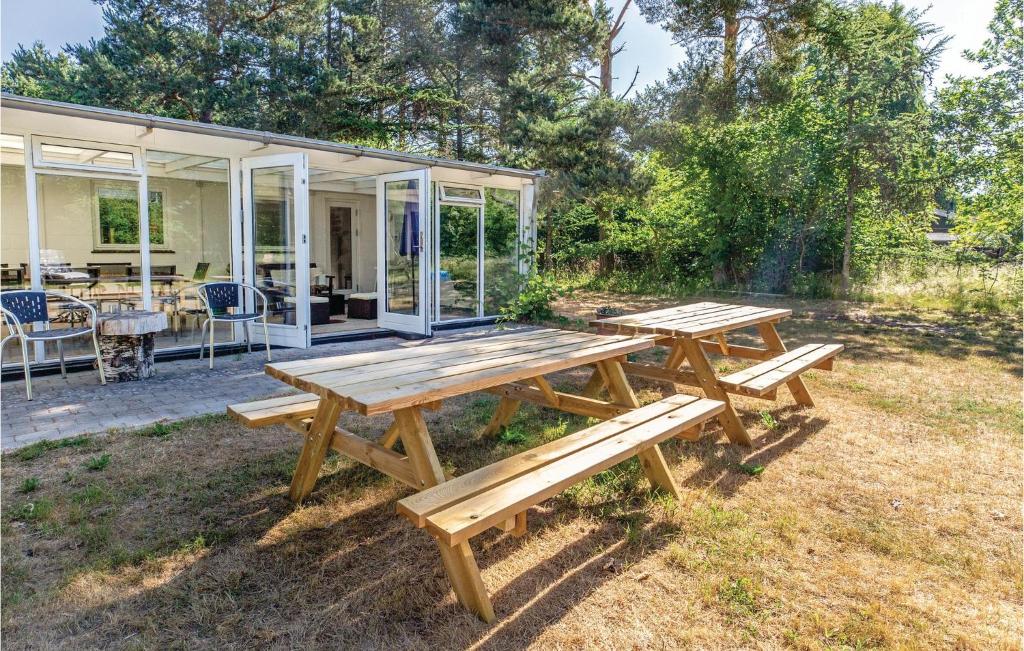Stunning Home In Hjby With 5 Bedrooms And Wifi photo 1