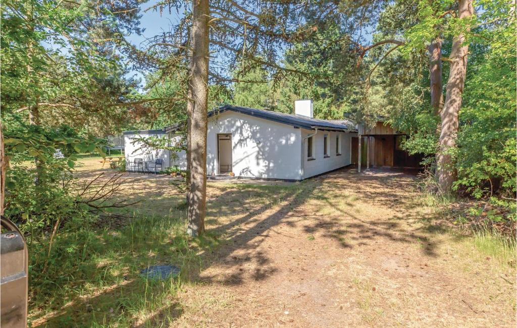 Stunning Home In Hjby With 5 Bedrooms And Wifi photo 3