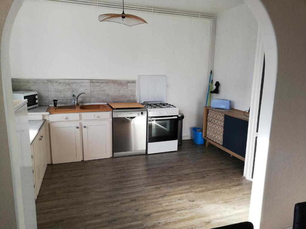 appartement avec 2 chambres, proche de la gare de saint brieuc photo 3