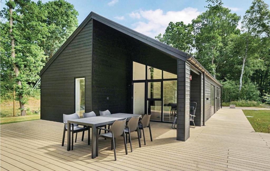 Nice Home In Glesborg With 4 Bedrooms, Sauna And Wifi