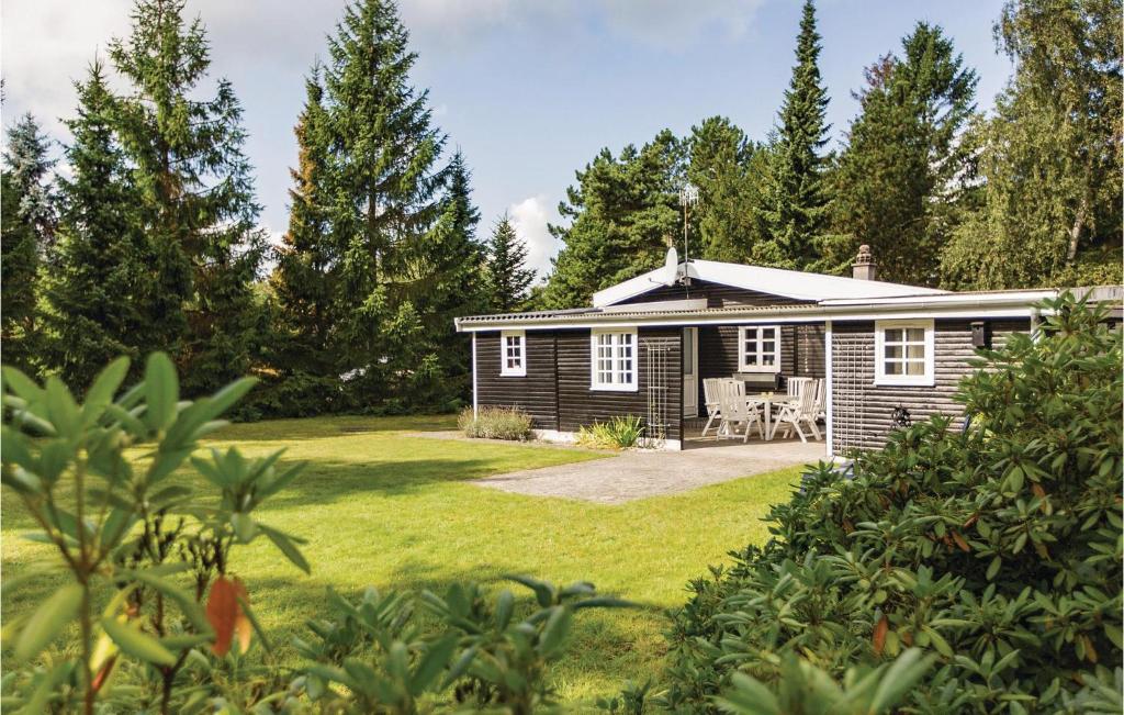 Stunning Home In Hjby With 3 Bedrooms And Wifi