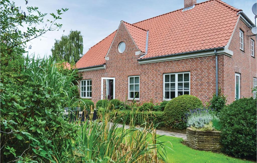 Amazing Home In Eg With 4 Bedrooms And Wifi