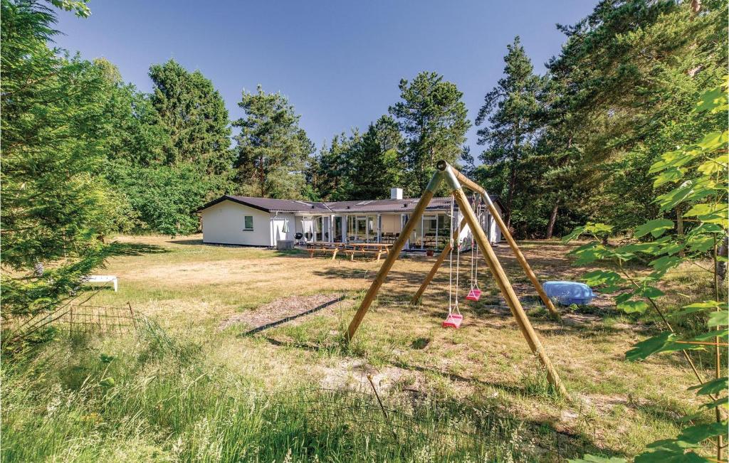 Stunning Home In Hjby With 5 Bedrooms And Wifi