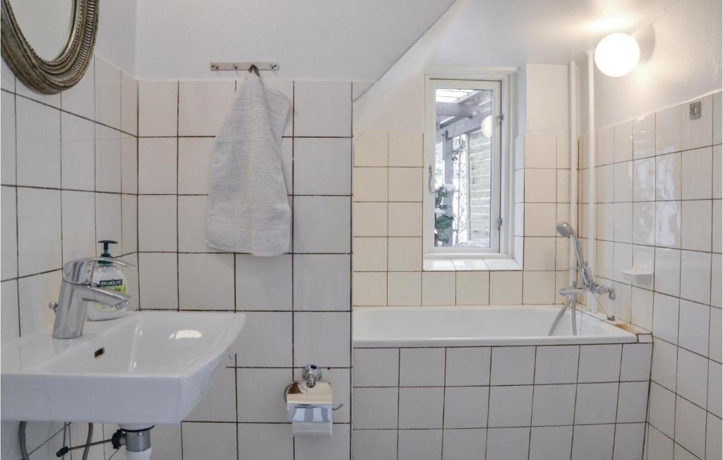 Beautiful Apartment In Tisvildeleje With 2 Bedrooms And Wifi photo 3