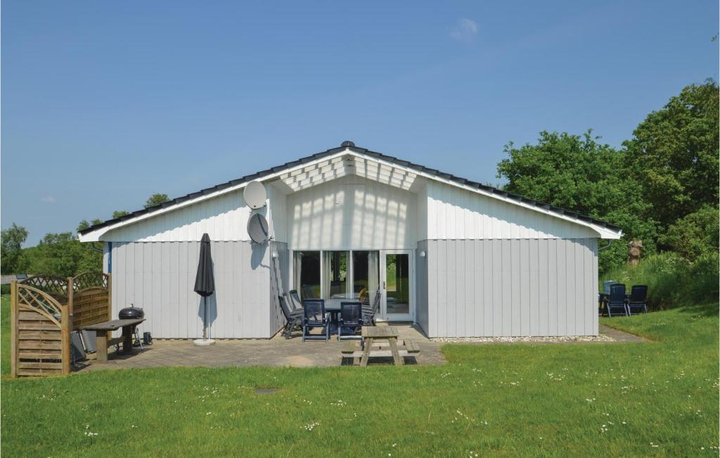 Nice Home In Fars With 5 Bedrooms, Sauna And Wifi