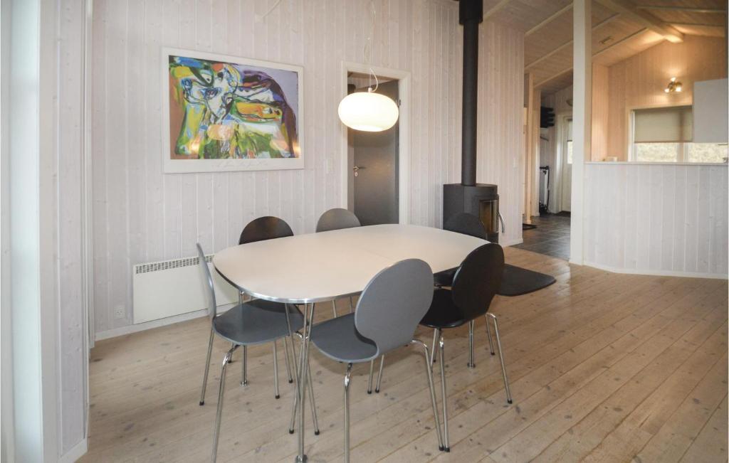 Nice Home In Hirtshals With 3 Bedrooms photo 2
