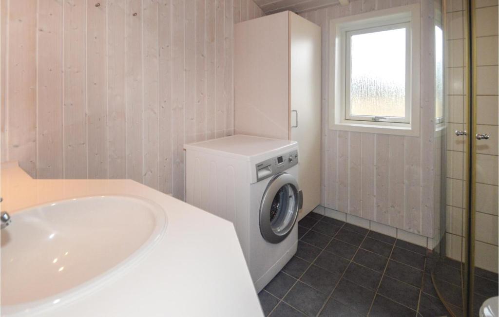 Nice Home In Hirtshals With 3 Bedrooms photo 3