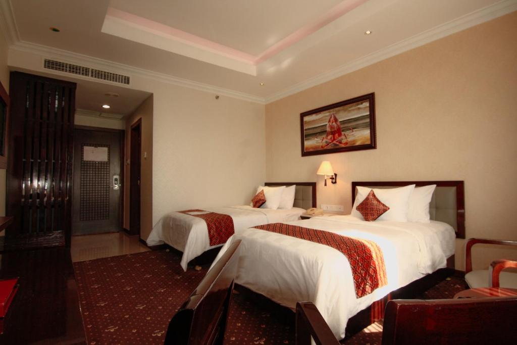 Hermes Palace Hotel Banda Aceh - Tap to explore photos
