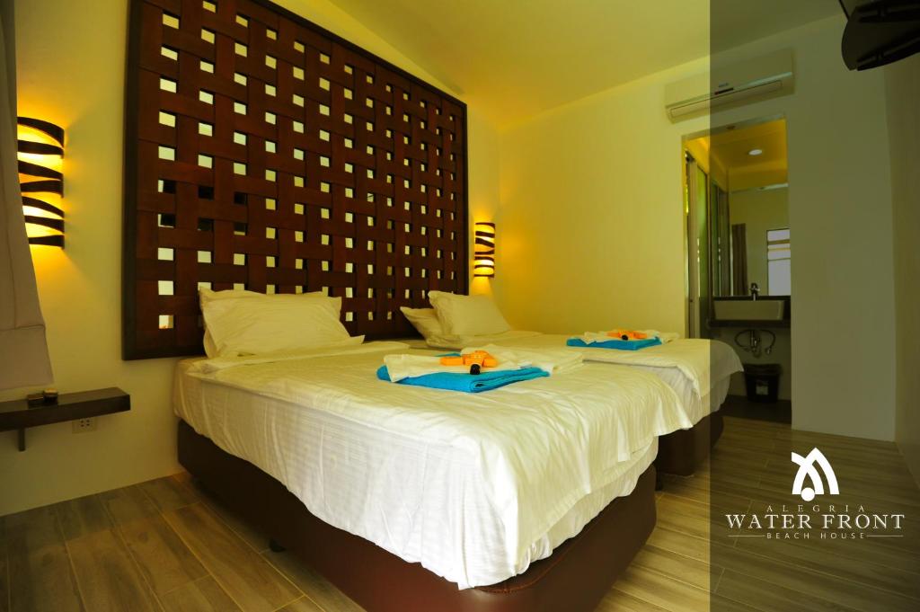 Alegria Water Front Beach House photo 3