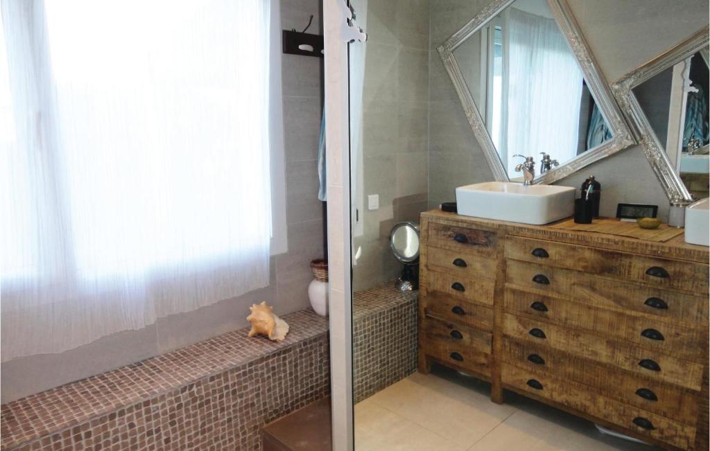 Beautiful Home In Caux With Wifi, Private Swimming Pool And Outdoor Swimming Pool photo 1