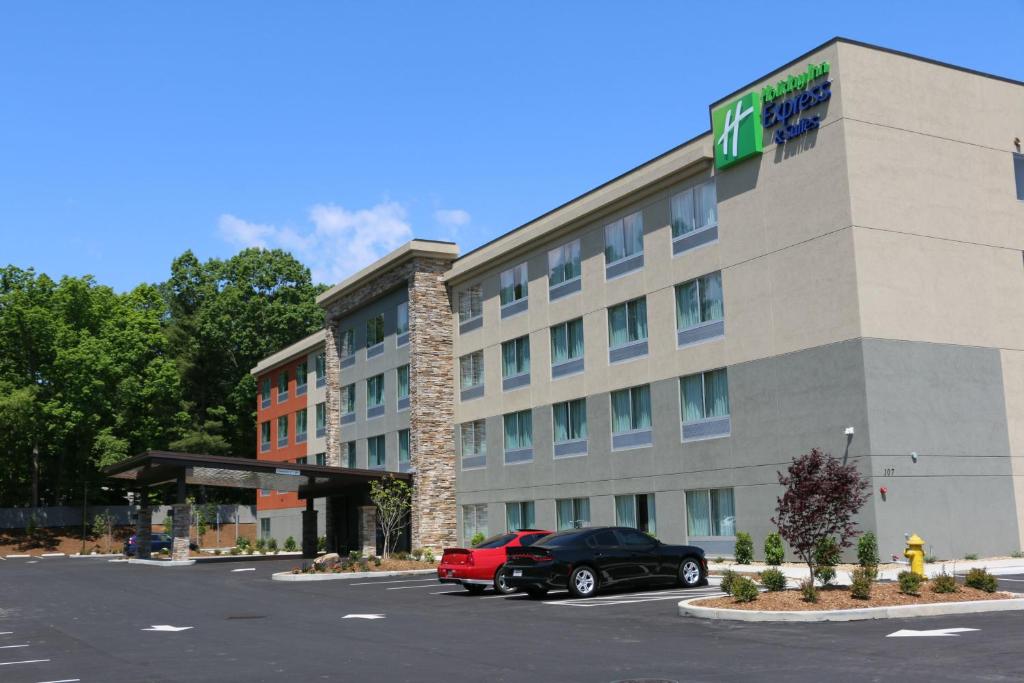 Holiday Inn Express & Suites Hendersonville SE - Flat Rock, an IHG Hotel image