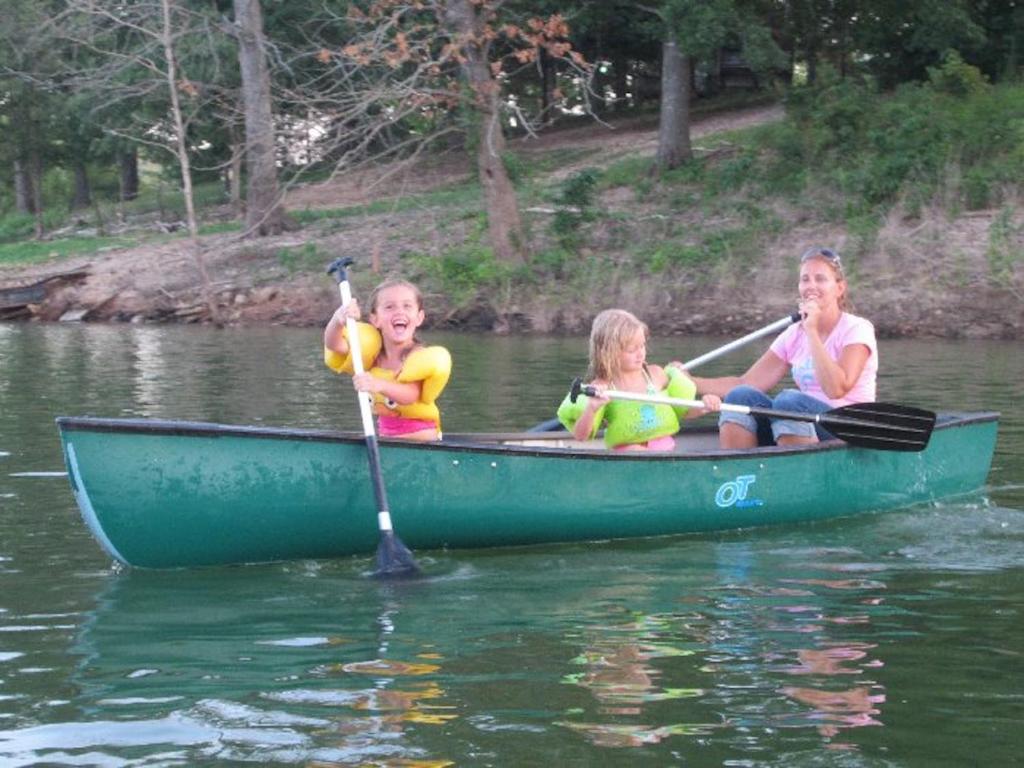 PRIVATE Lakefront Cabin HOT TUB Pool Table WIFI Amazing VIEW Close to Branson photo 3