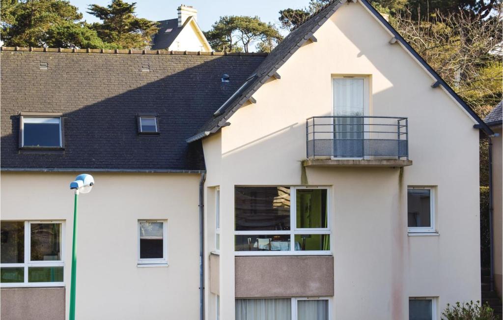 Amazing Apartment In Trevou Treguignec With 1 Bedrooms And Wifi