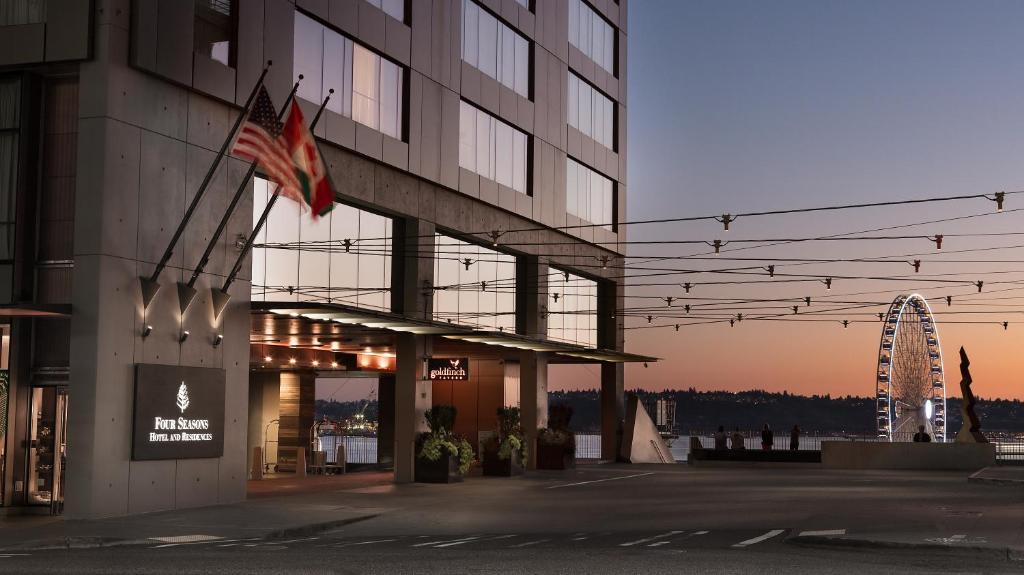 Двухместный (Номер с кроватью размера «king-size» и видом на Сиэтл), Four Seasons Hotel Seattle