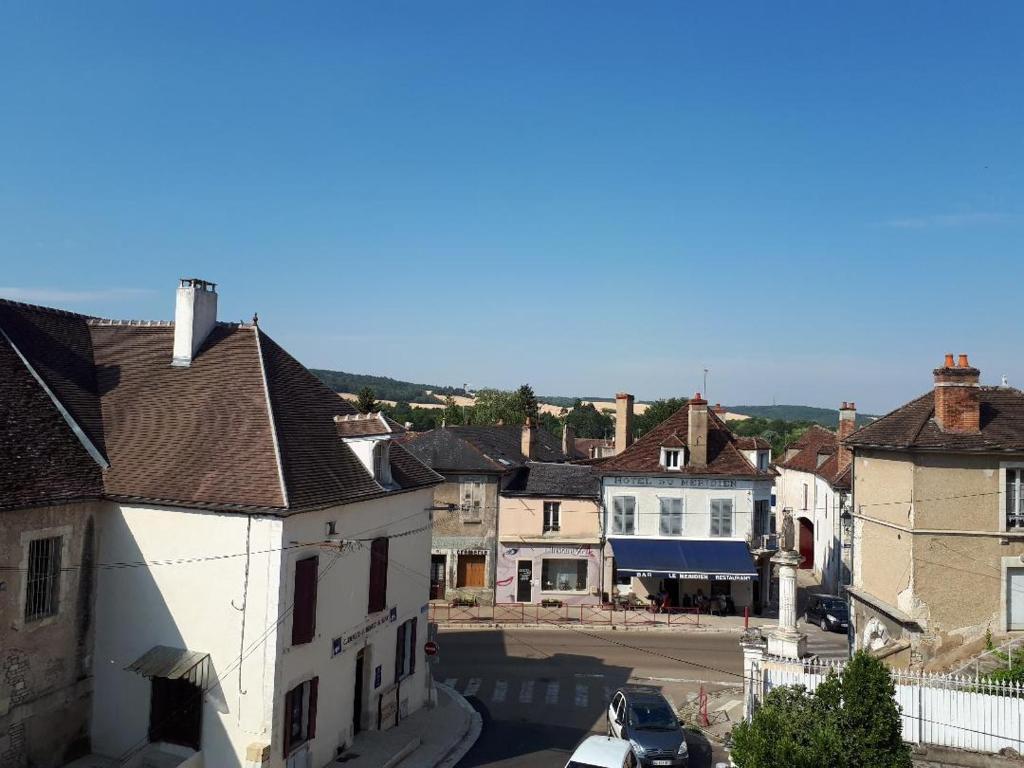 Logement artiste entier centre village photo 2