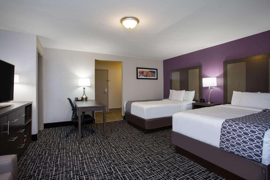 La Quinta Inn by Wyndham Roanoke Salem photo 1