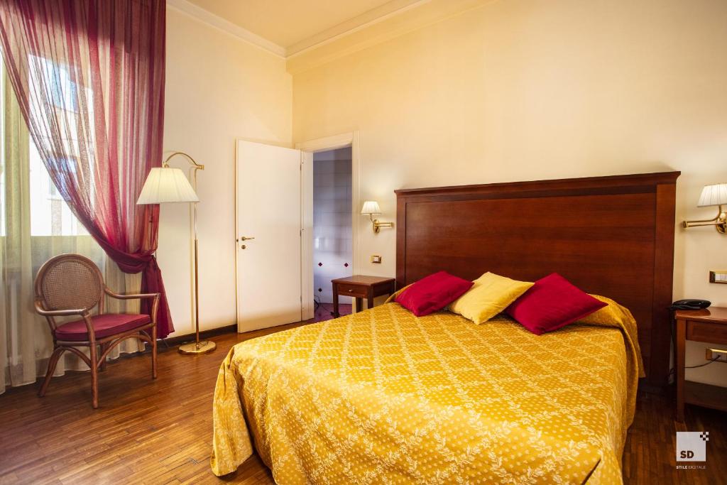 Hotel Alessandro Della Spina - Tap to explore photos