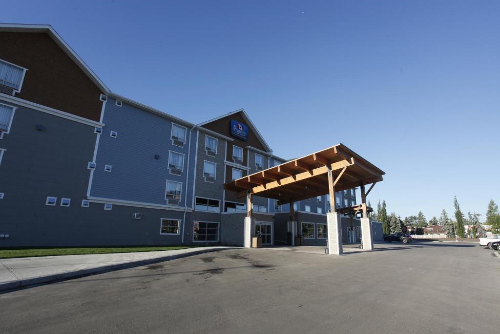 Pomeroy Inn & Suites at Olds College photo 1