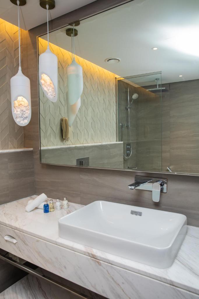Двухместный (Улучшенный номер), Курортный отель Hilton Abu Dhabi