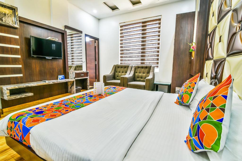 FabHotel Aman Residency Sharifpura photo 4