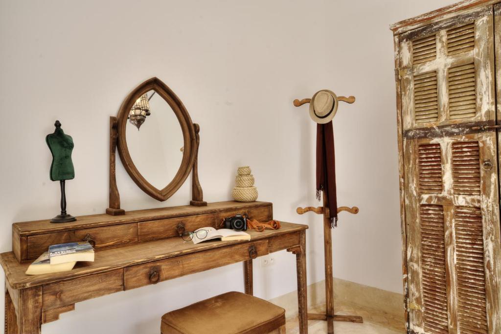 Сьюит (Улучшенный люкс с кроватью размера «king-size»), RIAD SOKERA HOTEL RESTAURANT & SPA