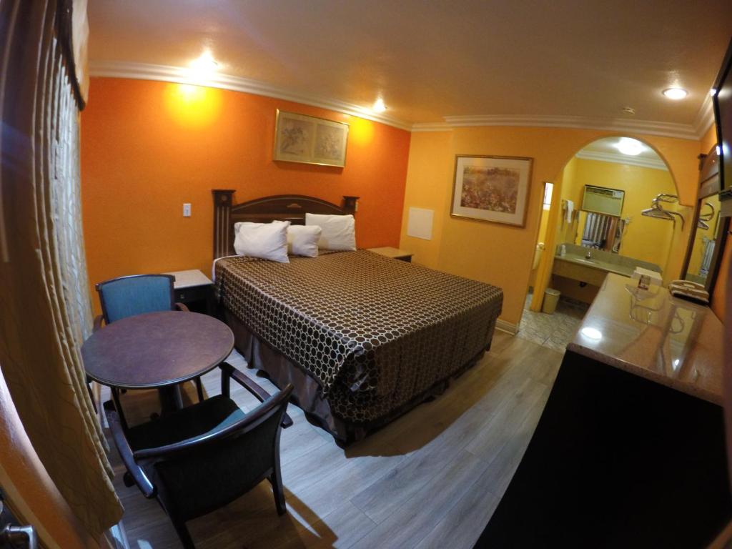 Calico Motel image