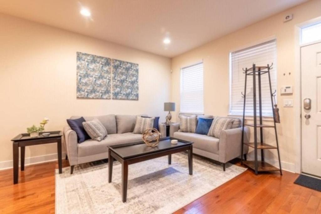 Beautiful Lux 4 Bedroom*Near PENN/CHOP*Roof Deck photo 2