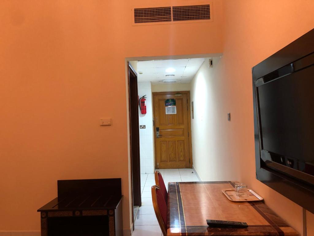 Студио (Номер-студия с балконом), Отель New Royal Mark Hotel Apartments