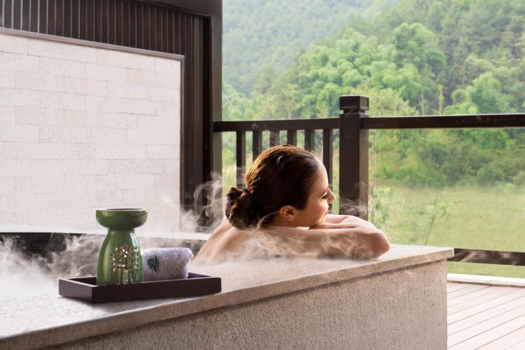 Двухместный (Номер с горячим источником - Кровать размера «king-size»), Banyan Tree Chongqing Beibei