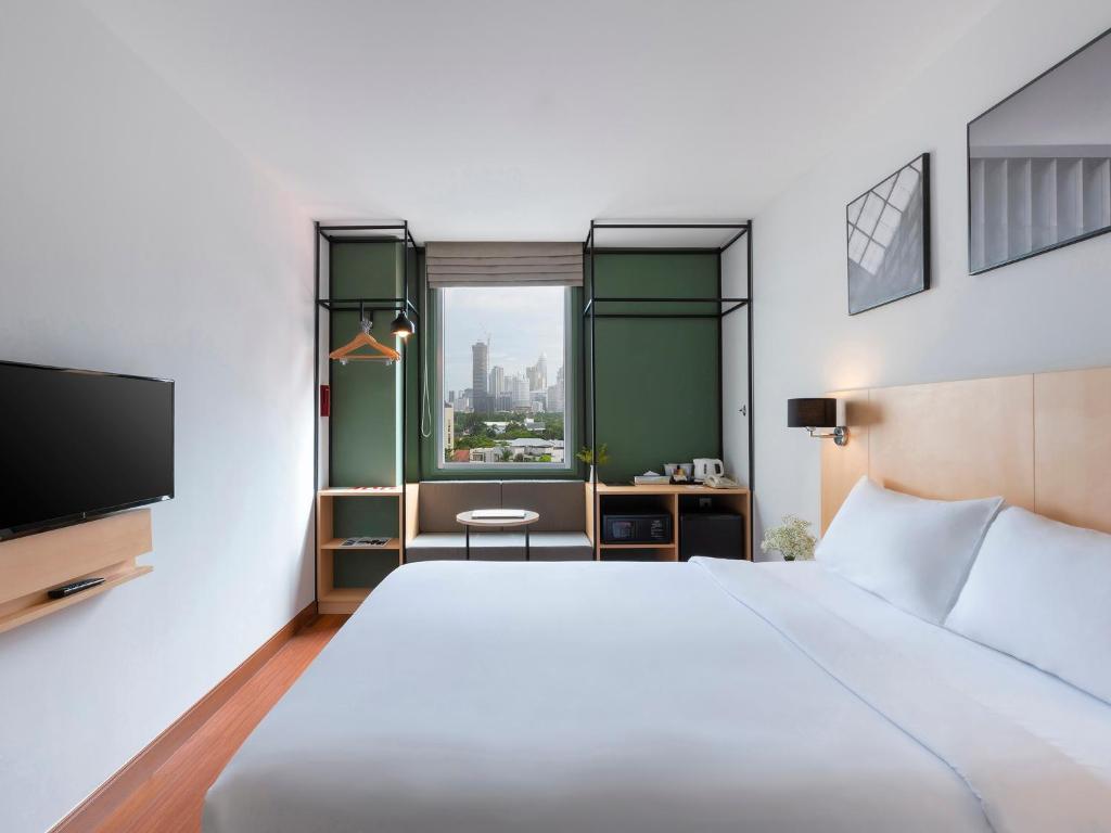 Двухместный (Улучшенный номер с кроватью размера «queen-size»), Отель ibis Bangkok Sathorn