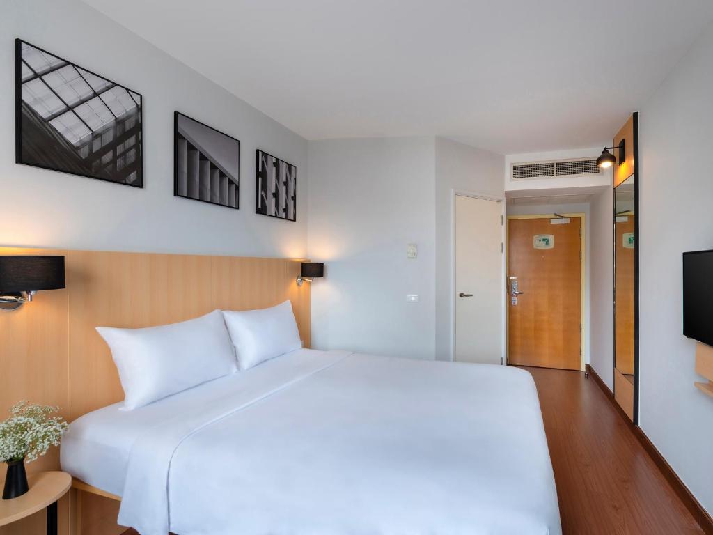 Двухместный (Улучшенный номер с кроватью размера «queen-size»), Отель ibis Bangkok Sathorn