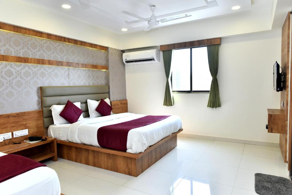 Hotel Royal King by Sky Stays photo 3