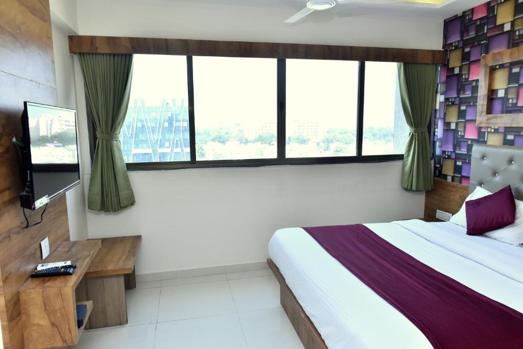 Hotel Royal King by Sky Stays photo 4