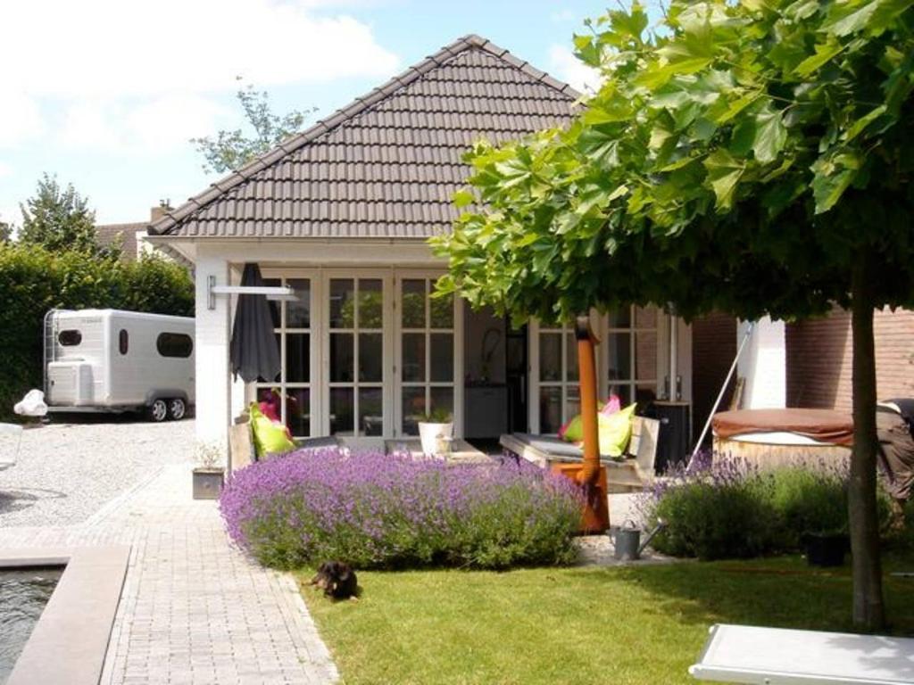 Gardenhouse with private jacuzzi and sauna photo 1