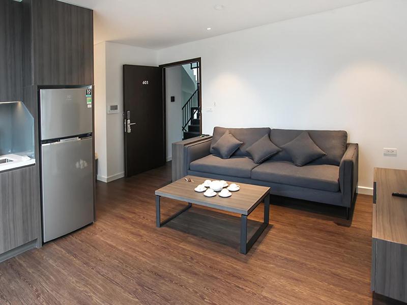 Апартаменты (Апартаменты с балконом), Hanoi Home 3 - Beautiful Apartment in Tay Ho street