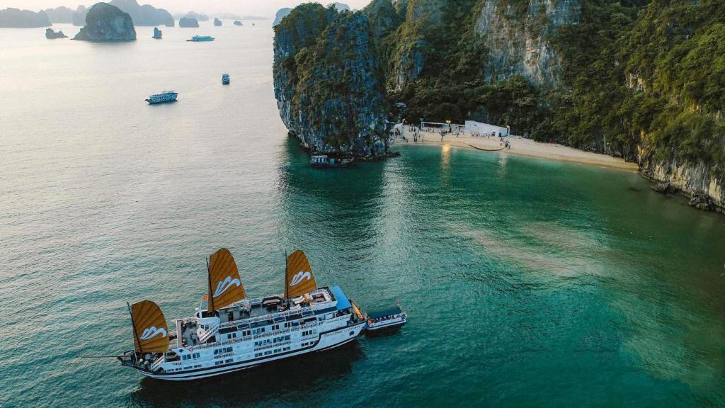 Paradise Luxury Cruise