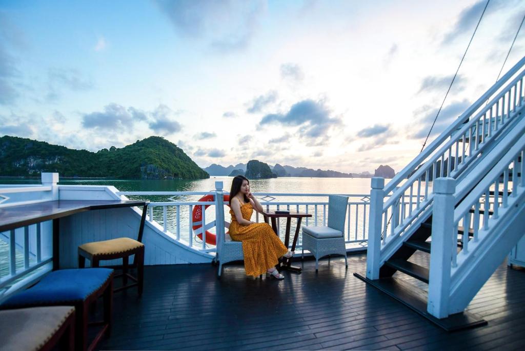 Paradise Luxury Cruise