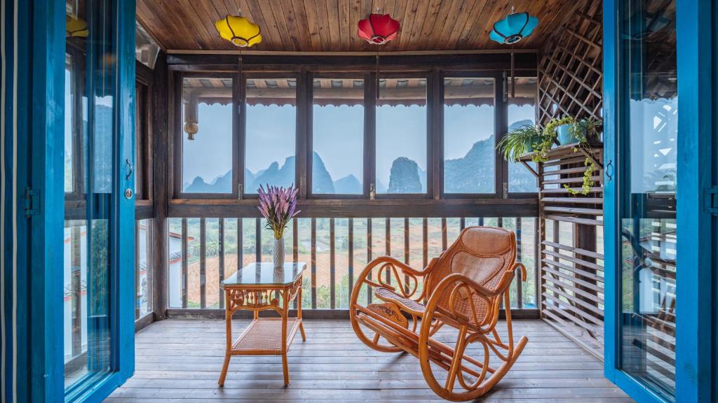 Двухместный (Номер с кроватью размера «king-size» и видом на горы), Yangshuo For Love Inn