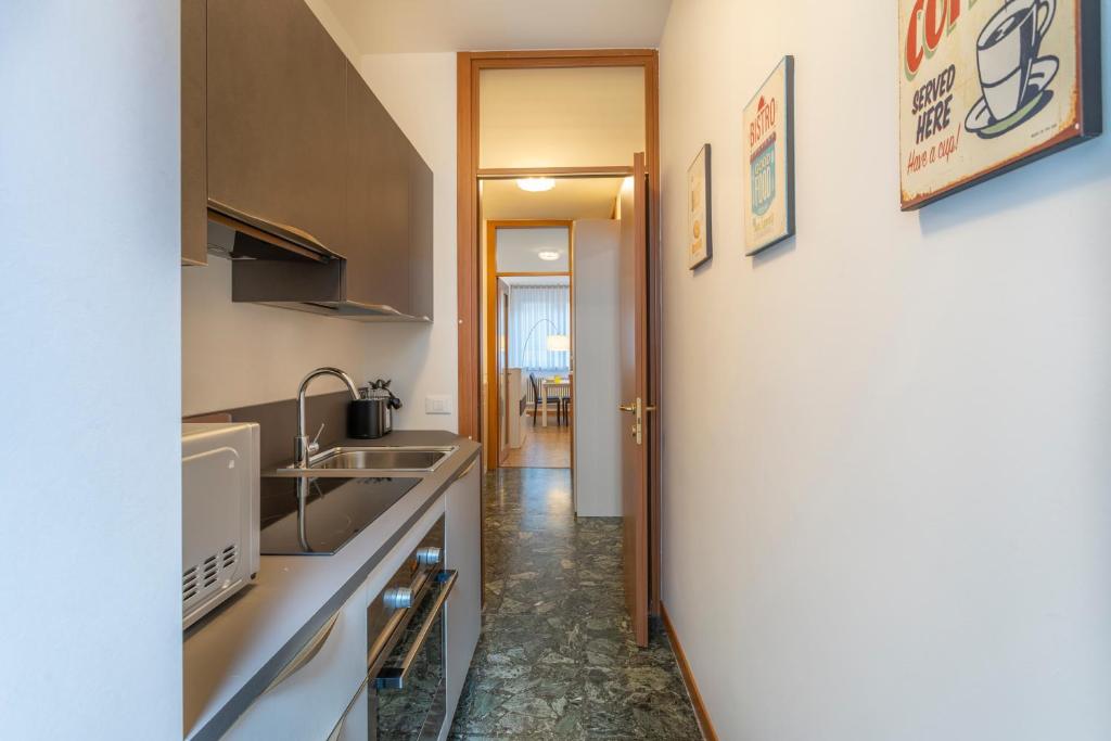 Udine Palazzo d'Aronco Modern Apartment photo 3