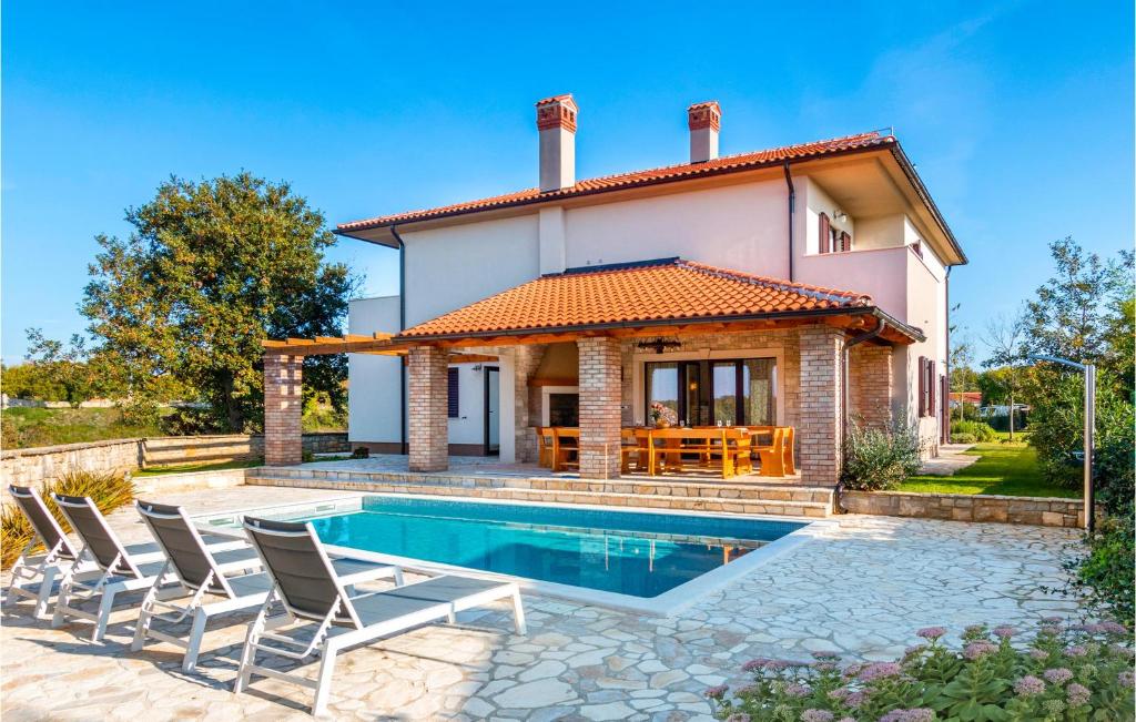 Stunning Home In Krmed With 5 Bedrooms, Wifi And Outdoor Swimming Pool