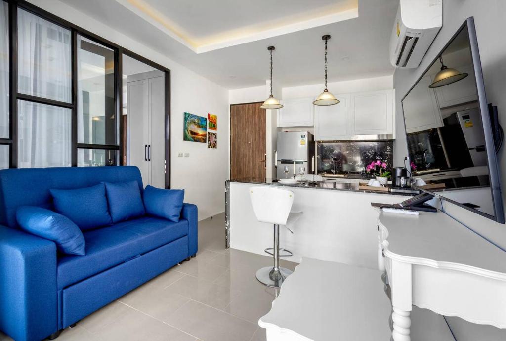 PALMYRAH SURIN, MODERN 1BR with Terrace, 150 meters to Surin Beach photo 2
