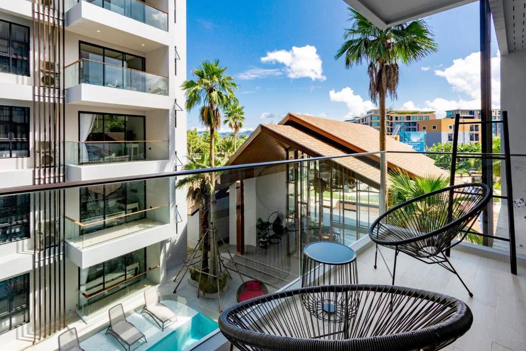 PALMYRAH SURIN, MODERN 1BR with Terrace, 150 meters to Surin Beach photo 1
