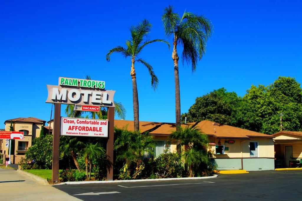 Palm Tropics Motel image