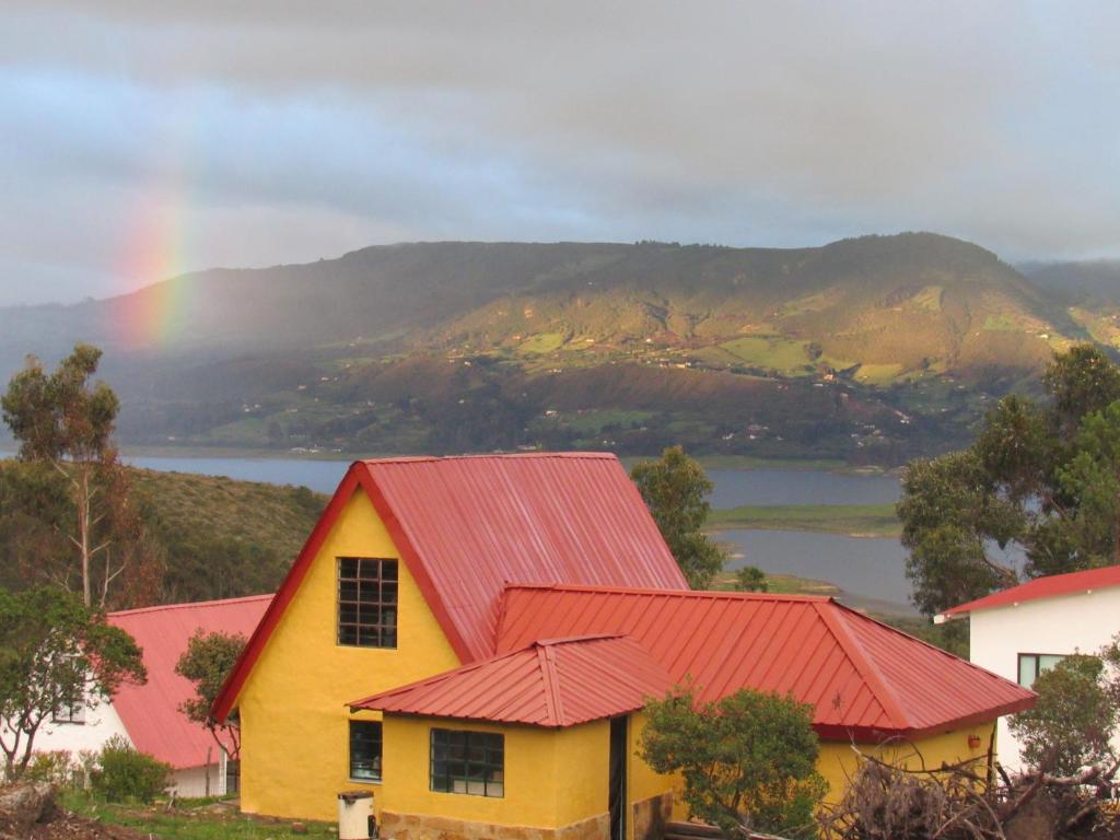 Chalet Guatavita - Tominé. La Casa Amarilla photo 4