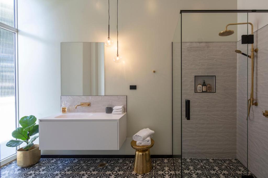 The Burlington Luxury Octagon Apartment photo 4